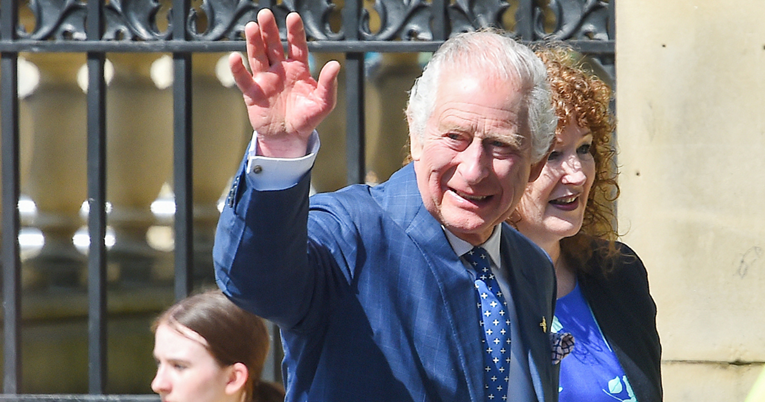 "Pazite na razmak": Kralj Charles snimio posebnu poruku za putnike u Britaniji