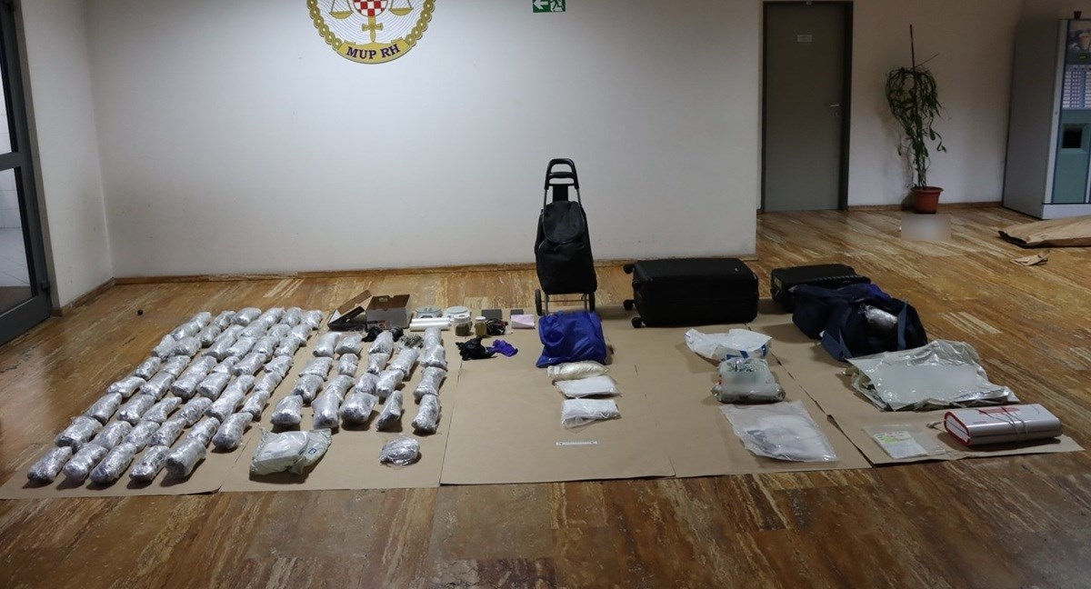 FOTO I VIDEO Uhićeni dileri u Zagrebu, imali gomilu droge. Policija objavila snimke