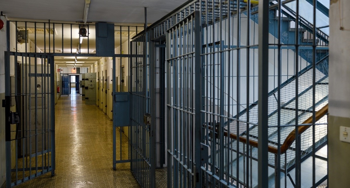 Nijemac otkrio rupu u sustavu pomoću koje izvlači ljude iz zatvora