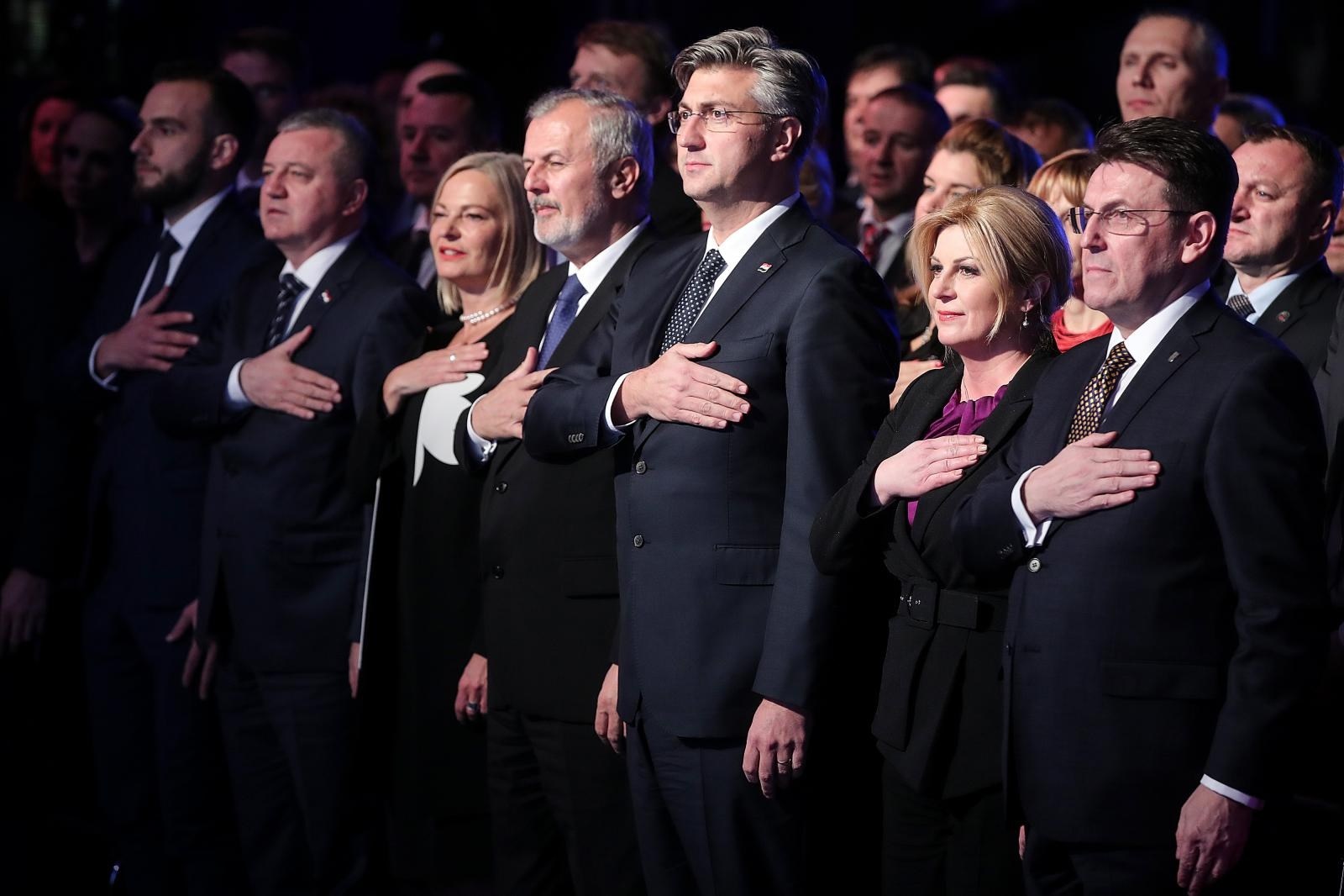 Osmijeh na licu i ruka na srcu: Plenković i Kolinda dali nagrade poduzetnicima