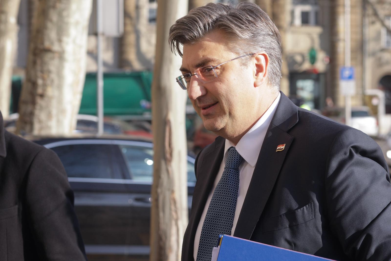 Plenković službeno obavijestio sabor da je smijenio Kujundžića