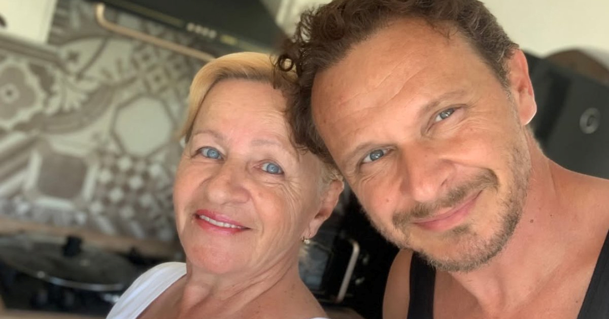 Enis Bešlagić objavio fotku s mamom, raznježio je ljude