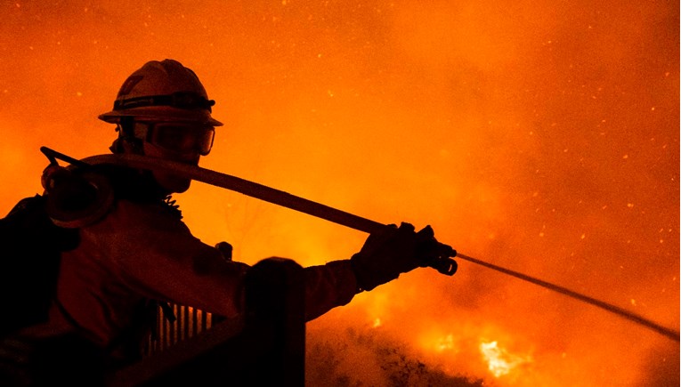 Požar pustoši Kaliforniju, vjetar divlja, stanovnici upozoreni: "Odmah bježite"
