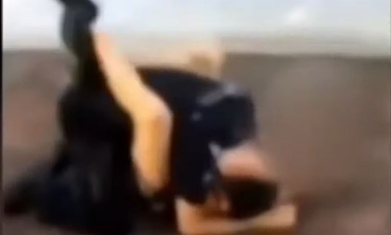 15-godišnjak u Australiji skoro ugušio policajca potezom iz jiu-jitsua