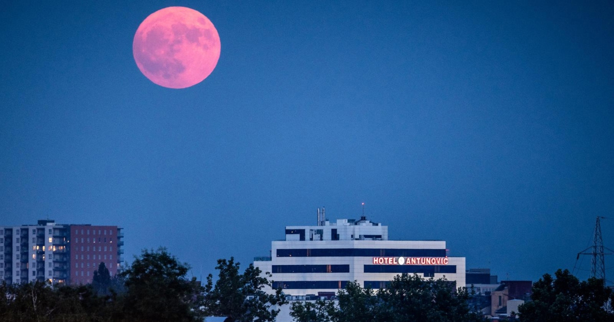 FOTO Mjesec iznad Zagreba sinoć je izgledao wow 🤩