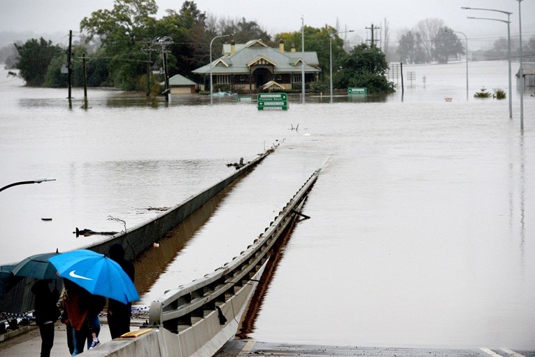 Pomiče se oluja kod Sydneyja, vodostaji i dalje na opasnim razinama. Traju evakuacije
