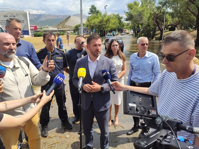 Šuta: Split pogođen elementarnom nepogodom. Štete su velike, promet je u kolapsu