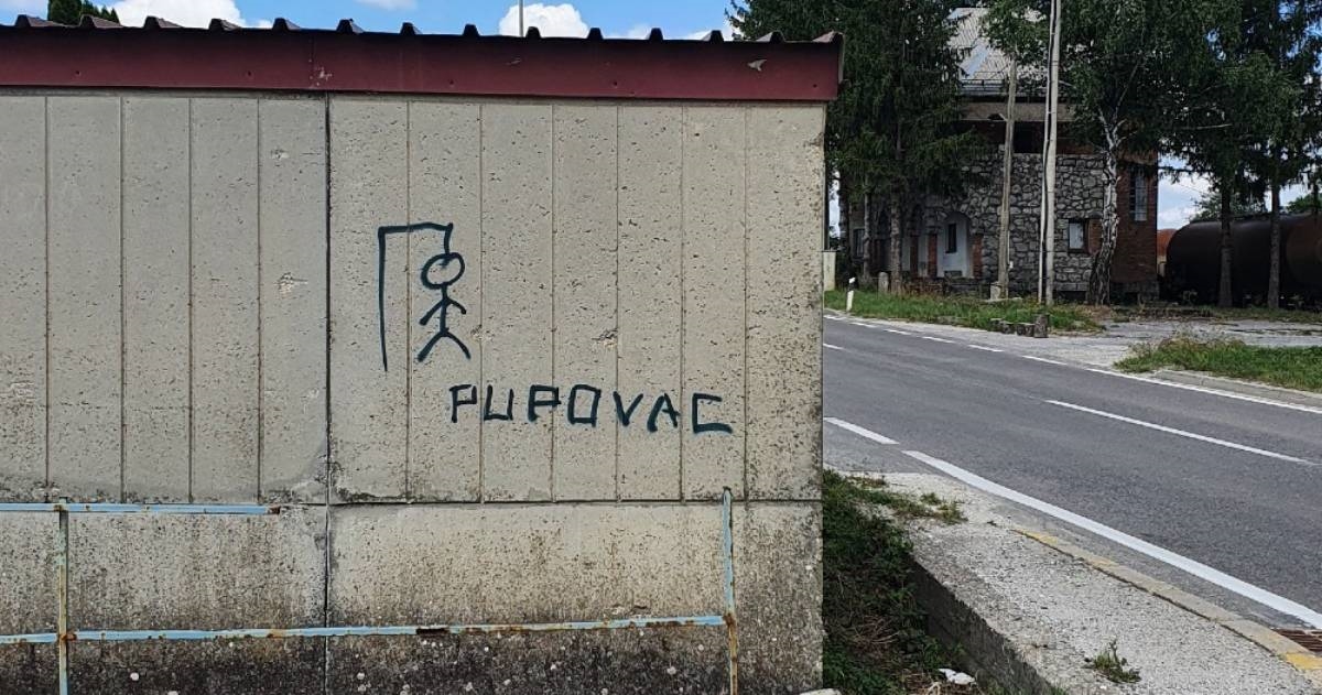U Gospiću grafit s vješalima, ispod njega piše Pupovac