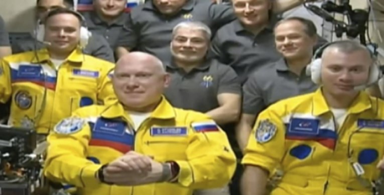 Ruski kozmonauti stigli na ISS u bojama ukrajinske zastave