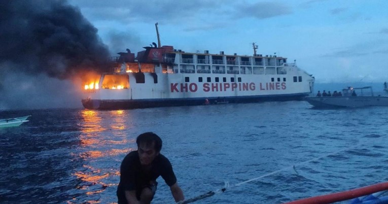 Zapalio se trajekt na Filipinima, obalna straža spasila 120 ljudi