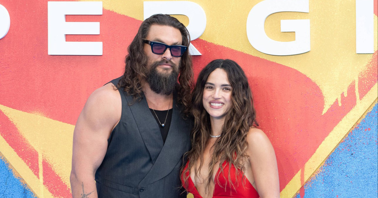 Jason Momoa bio s djevojkom i djecom na premijeri filma "Supergirl"