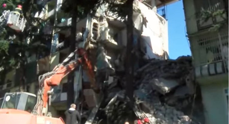 VIDEO U Gruziji se urušio velik dio stambene zgrade: Ima žrtava, spašeno dijete