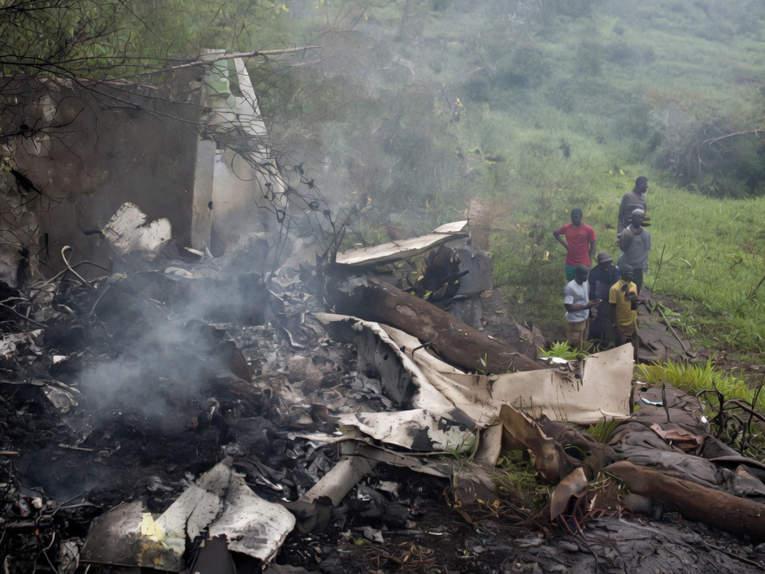 Pao avion u Sudanu, poginulo svih 15 ljudi na letu
