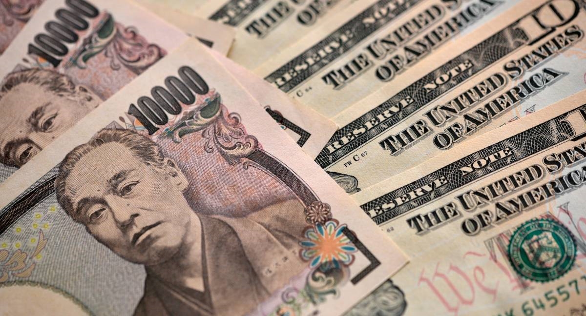 Dolar ojačao, euro oslabio
