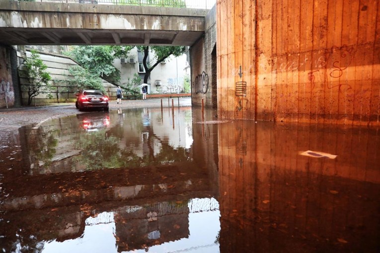 Poplave, vodene bujice i odroni na cestama u Gorskom kotaru i Primorju