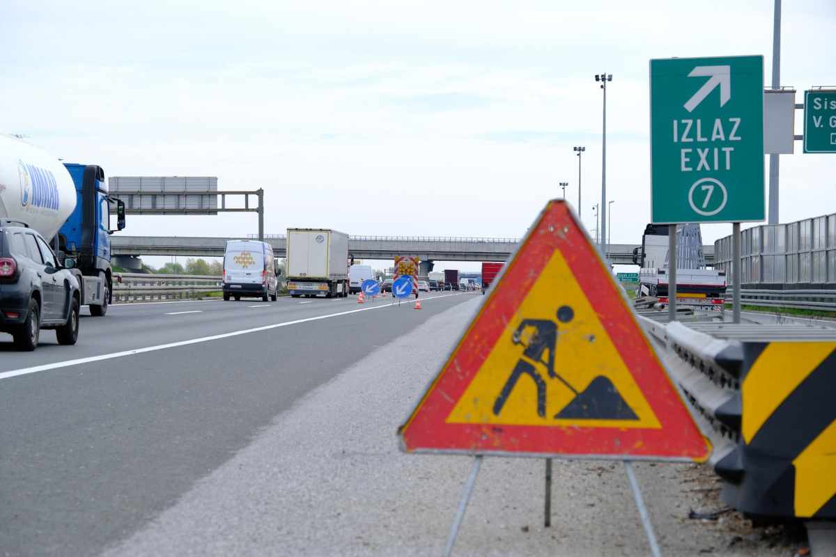Zašto plaćamo punu cestarinu ako su stalno neki radovi i suženja?