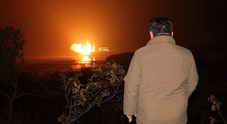 FOTO Kim Jong-un lansirao špijunski satelit u orbitu. Odmah mu stigao odgovor Seula