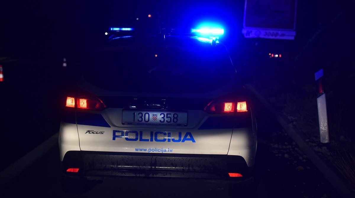 Teška nesreća na autocesti A1, sudarili se auto i kamion. Poginuo muškarac