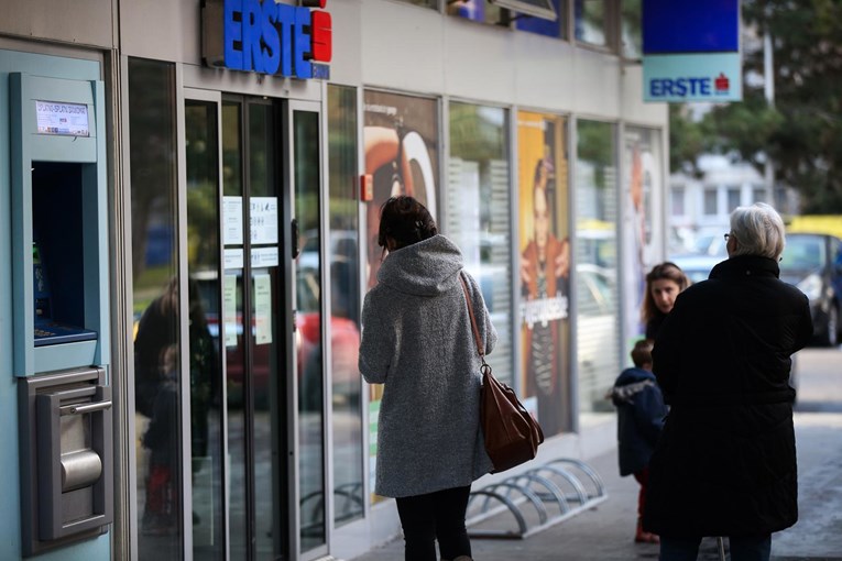 Uskok istražuje prijevaru s kreditima Erste banke. Traži istražni zatvor za petero