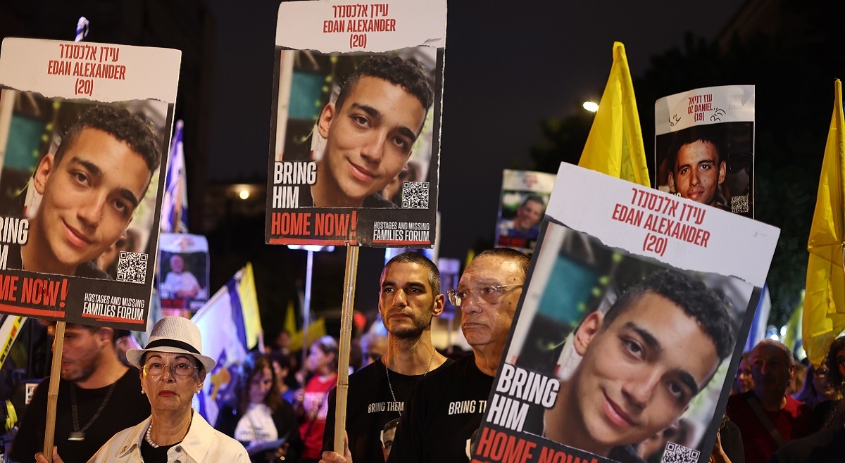 Prosvjednici i obitelji talaca okupili se ispred Netanyahuove rezidencije