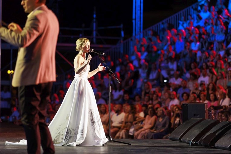 Danijela Martinović na Splitskom festivalu nastupila u haljini s posebnim značenjem