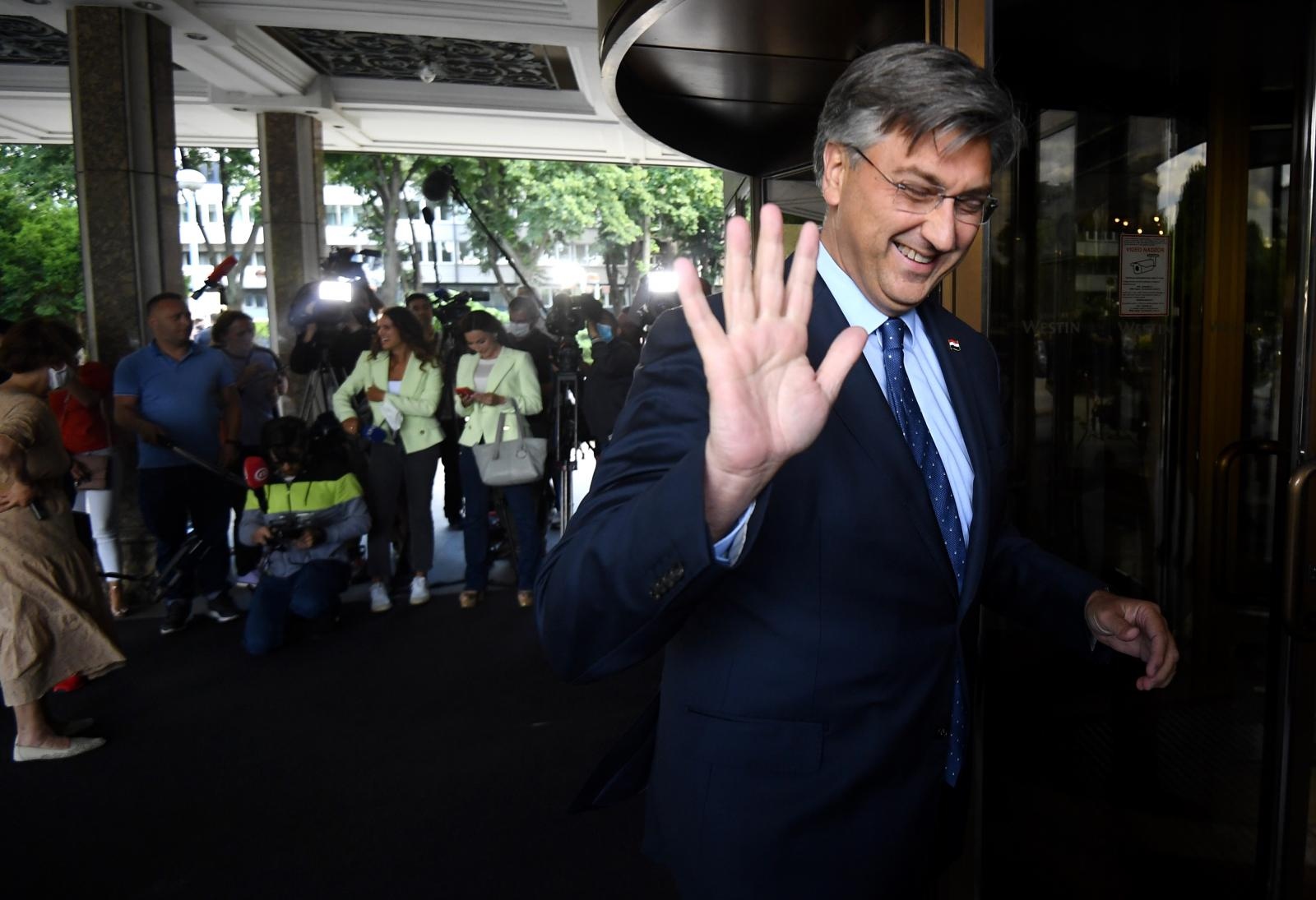 DIP će proglasiti konačne rezultate, a Plenković će od Milanovića dobiti mandat