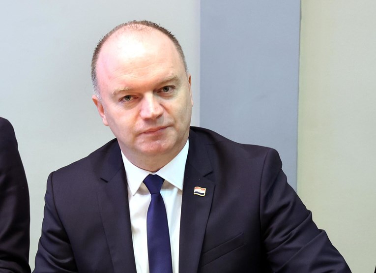 Vlada daje milijun naših eura Hrvatima u BiH za "podršku roditeljstvu"