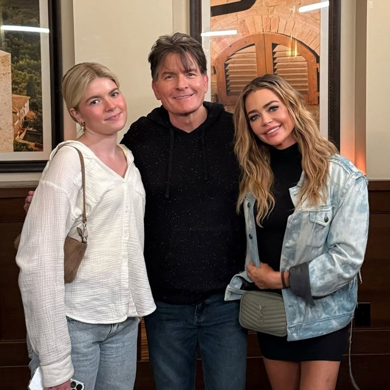 Denise Richards otkrila kako je kćerima rekla da Charlie Sheen ima HIV: Bilo je teško