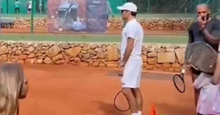 VIDEO Federer se odmara u Hrvatskoj. Na Lošinju igra tenis s Thierryjem Henryjem
