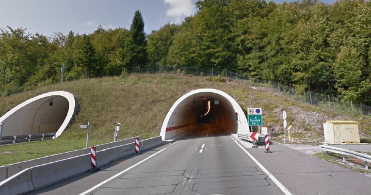 Teška prometna u tunelu na A6, poginuo vozač kombija