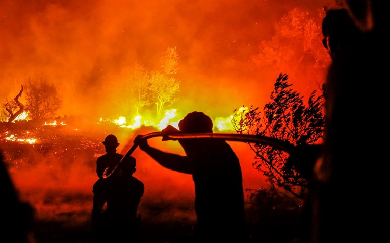 Više od 800 vatrogasaca pokušava ugasiti posljednji aktivni požar u Portugalu