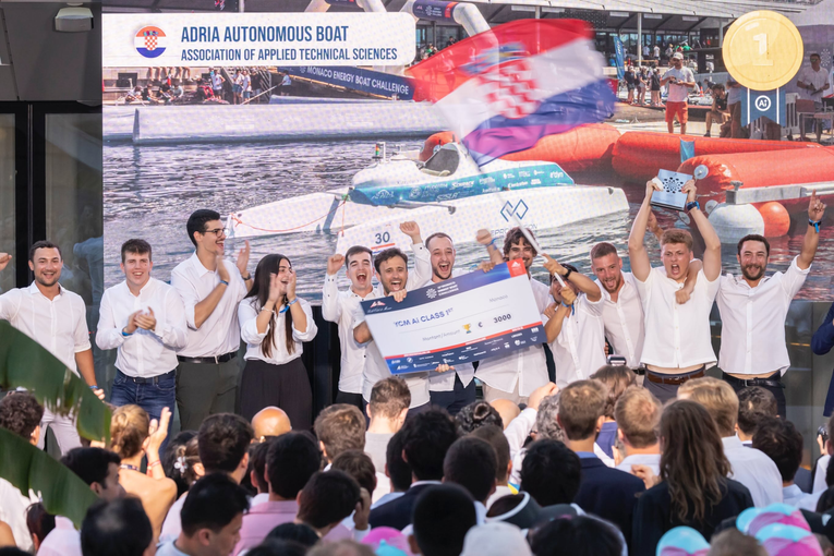 Riječki studenti svjetski prvaci u prestižnom natjecanju. Osvojili sve AI discipline
