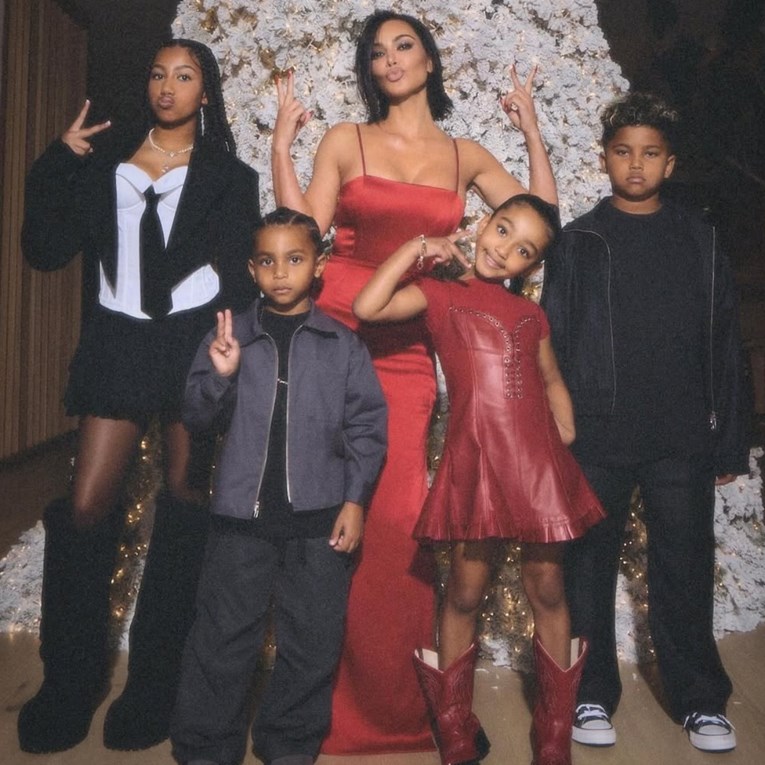 "Nije zdrav, tone sve dublje": Kim Kardashian i njena djeca boje se Kanyea?
