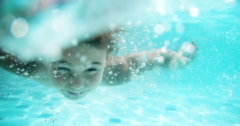 Boja kupaćeg kostima vašeg djeteta može mu spasiti život, tvrde stručnjaci
