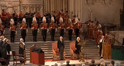 Kralj Charles i Camilla prvi put sjeli na tron, njezin se razlikuje po jednom detalju