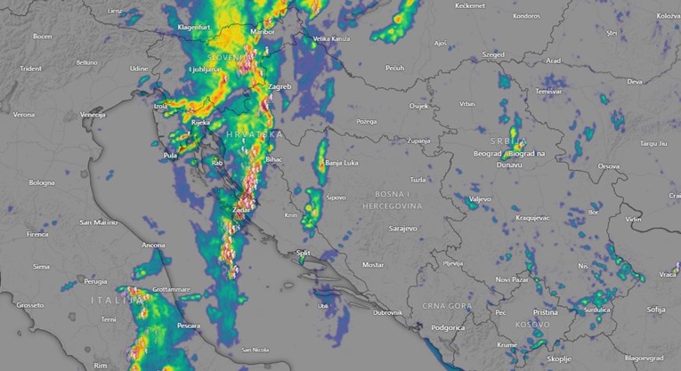 Najavljene oluje, jak vjetar i zahlađenje. Na snazi upozorenja za cijelu zemlju