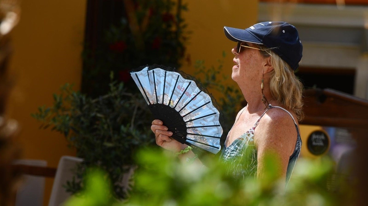 Toplinski je val, a dio Dalmacije bez struje. "Noćas smo se htjeli ubiti bez klime"