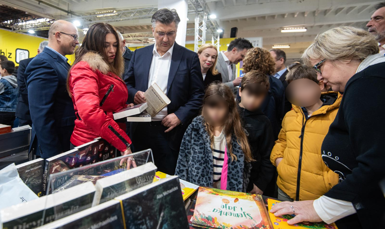 Plenković na Interliber došao sa sinom (9) i kćeri (7)