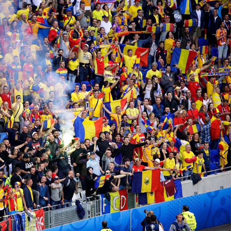 Rumunjski navijači u Beogradu: "Mladić, europski heroj, sveo je muslimane na nulu"