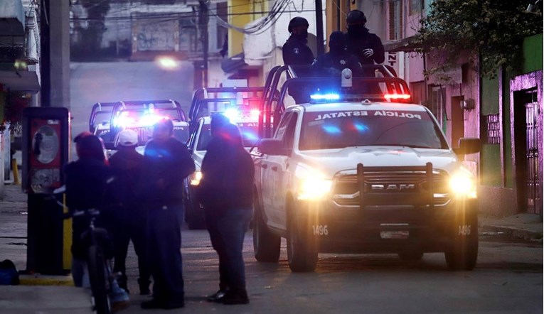 U Meksiku se kamion zabio u kolonu automobila, najmanje 19 mrtvih