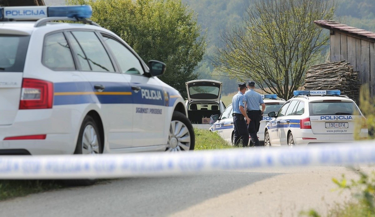 Čovjek kupio kuću u Petrinji pa dok ju je čistio našao pušku, eksploziv i streljivo