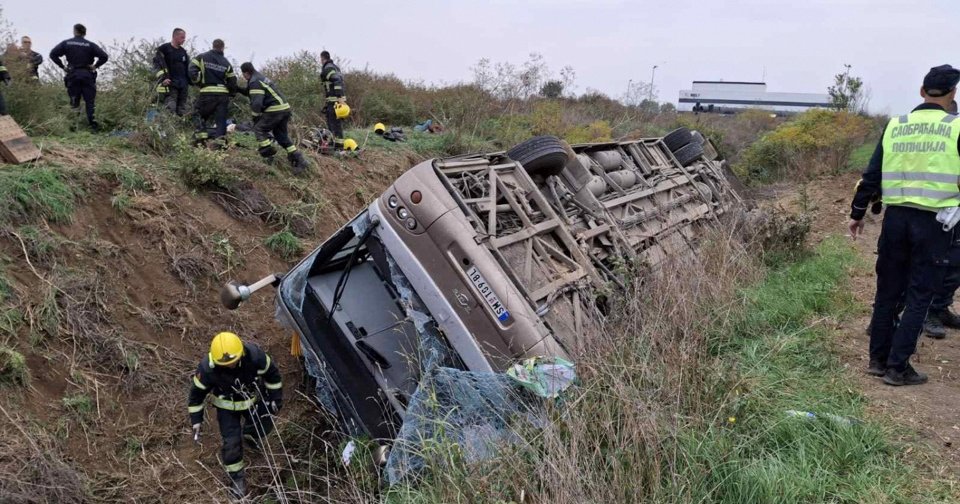 U Srbiji se prevrnuo autobus. Troje mrtvih, u bolnici zadržano 39 osoba