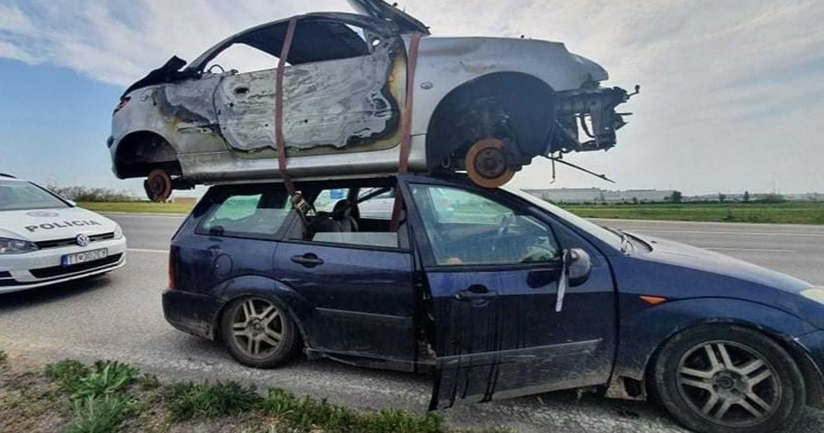 Policajci nisu mogli vjerovati što vozi na krovu Forda. Isključili su ga iz prometa