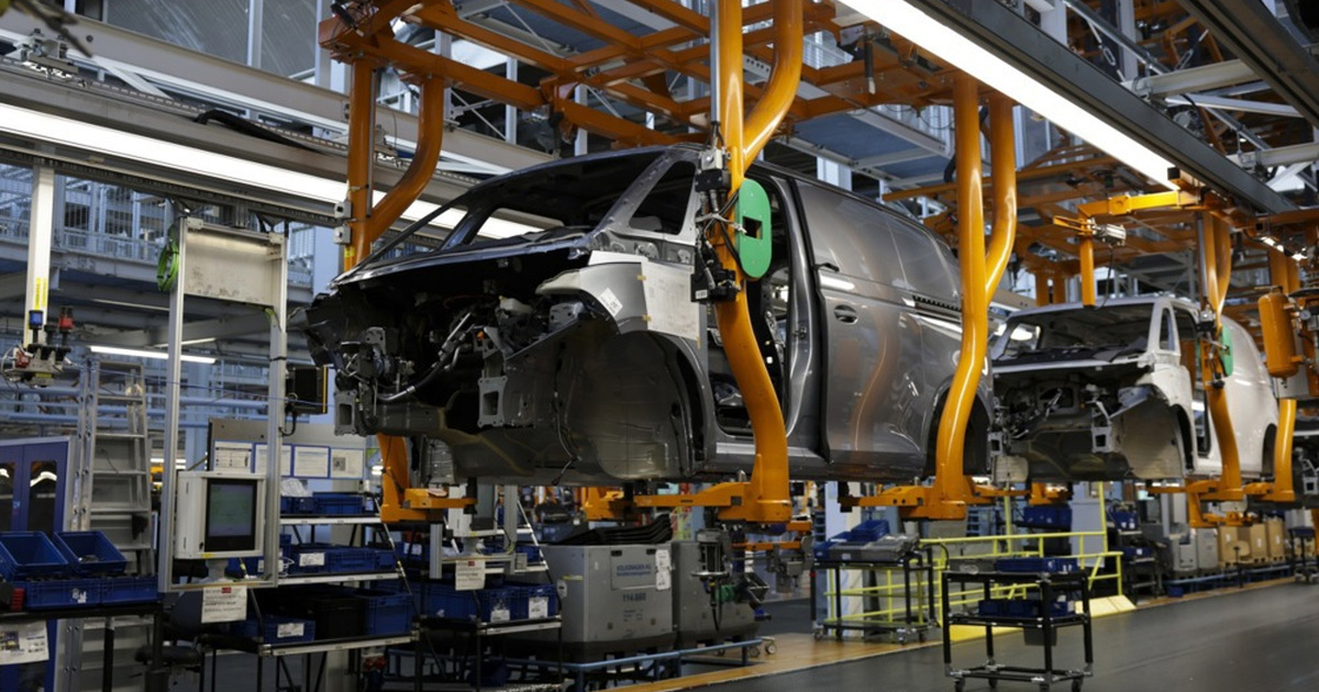EU želi zaštititi svoju autoindustriju. Električni auti mogli bi poskupjeti 2100 eura