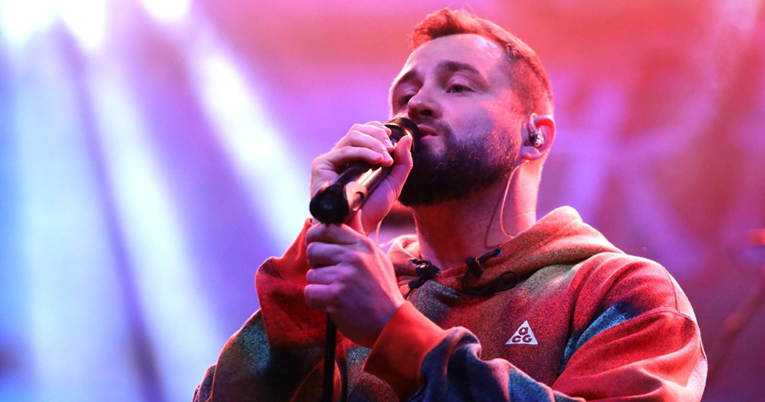 Matija Cvek održao koncert u Šibeniku nakon vijesti da čeka bebu