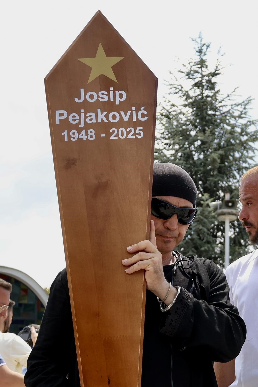 U Sarajevu održan sprovod bosanskohercegovačkog pisca i glumca Josipa Pejakovića