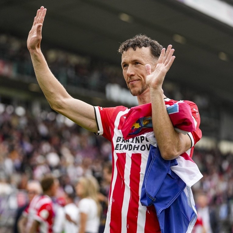 Priznanje za Perišića. Nagrada je dokaz da je bio ključan u pohodu PSV-a na titulu