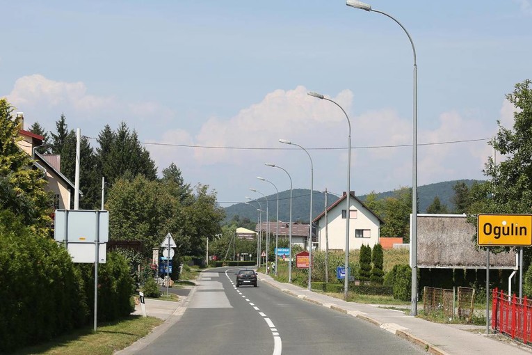 Provalnici upali u dvije kuće u Ogulinu. Ukradeni gorivo i alkohol
