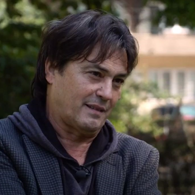Vlado Kalember fotkom iz kafića otkrio za koga će glasati na lokalnim izborima