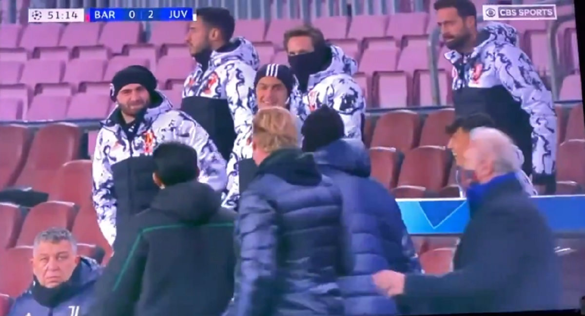 Pogledajte kako se Dybala i ostatak klupe Juvea smiju Koemanu koji se došao svađati